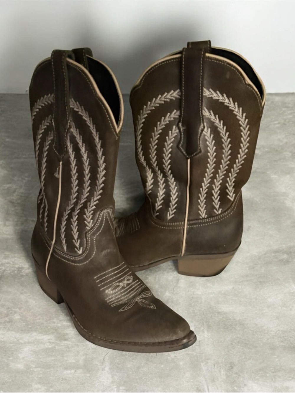 Like New Sterling River Cowboy Boots – Women’s Size 6.5 🤠 - Picture 2 of 7